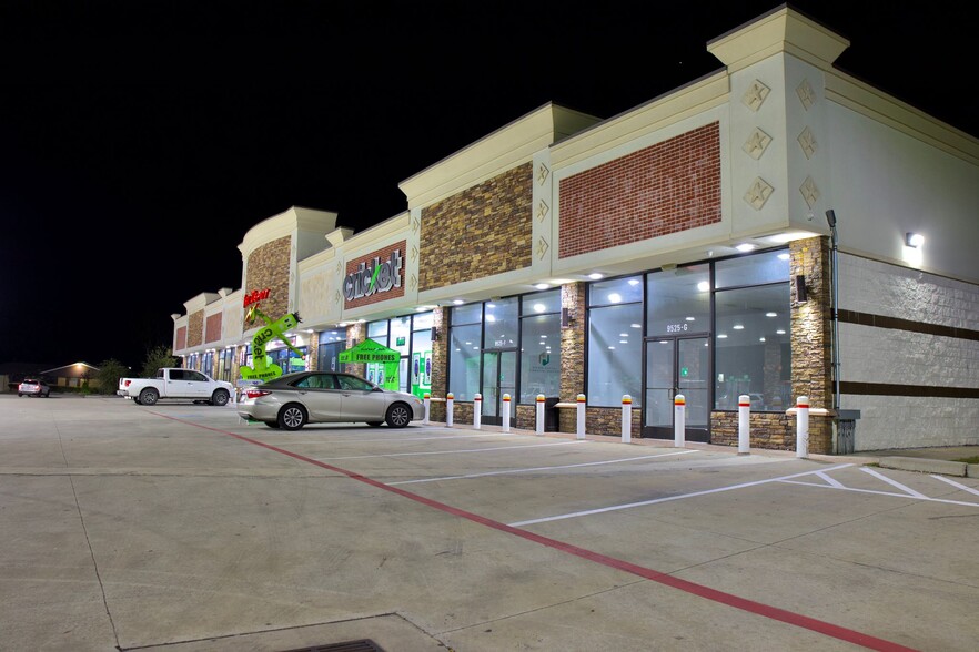 Primary Photo Of 9525 W Montgomery Rd, Houston Convenience Store For Lease