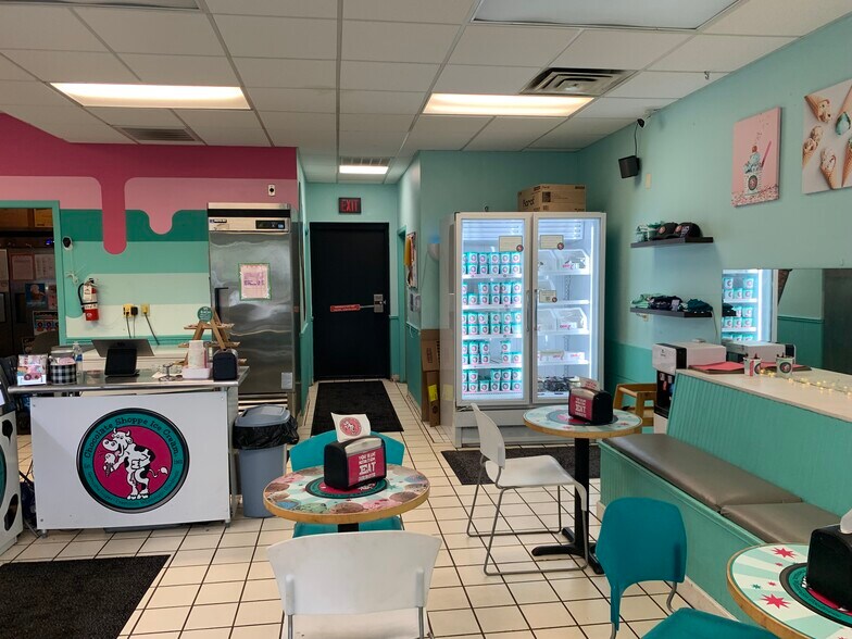 More Photos Of 1702-1740 Fordem Ave, Madison General Retail For Lease