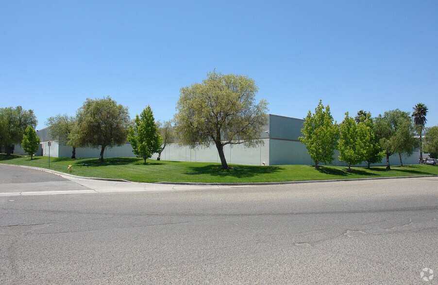 More Photos Of 200 S Hallock Dr, Santa Paula Manufacturing For Sale