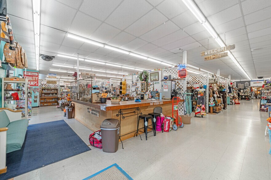 More Photos Of 3012 Highway 31 W, White House General Retail For Sale