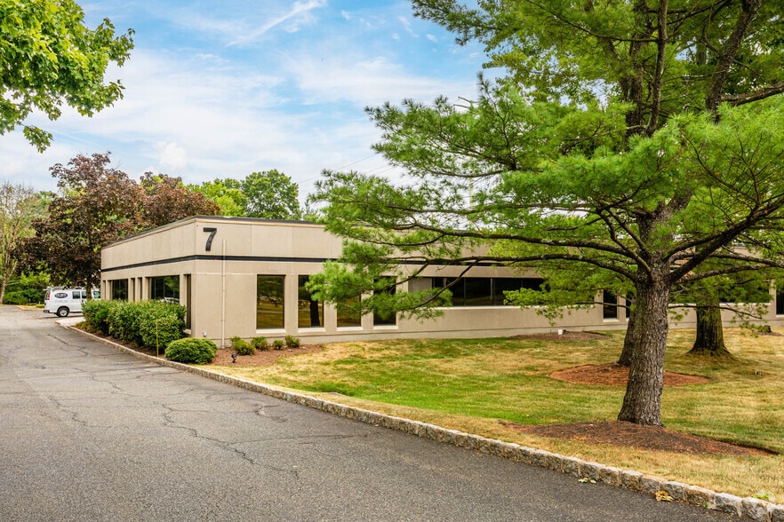 Primary Photo Of 7 E Frederick Pl, Cedar Knolls Office For Lease