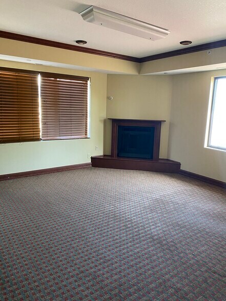 More Photos Of 247 N Dixie Way, South Bend Office For Lease