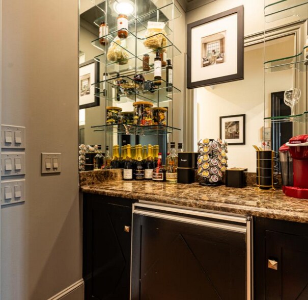 More Photos Of 425 Peachtree Hills Ave NE, Atlanta Freestanding For Sale