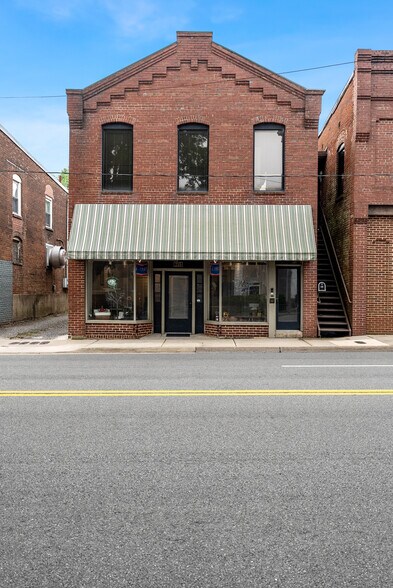 More Photos Of 215 W 3rd St, Farmville General Retail For Sale