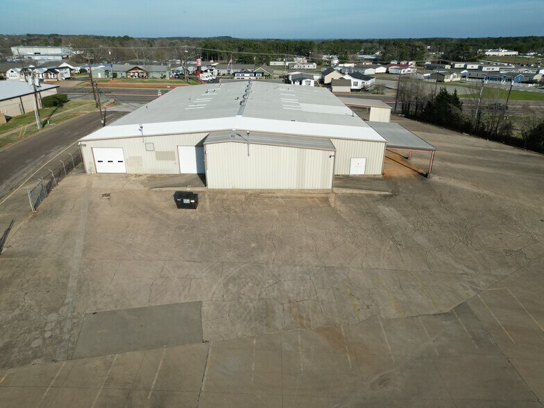 More Photos Of 301 S Southeast Loop 323, Tyler Showroom For Lease