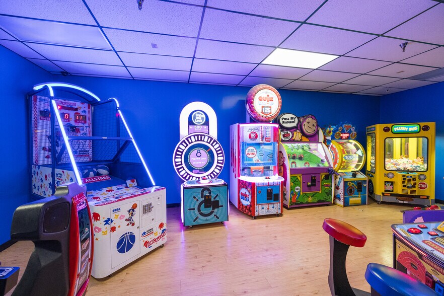 More Photos Of 3060 Us-41, Marquette Freestanding For Sale