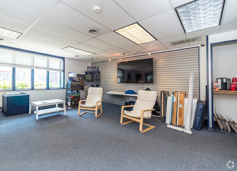 More Photos Of 1454 Bethlehem Pike, North Wales Storefront Retail Office For Lease