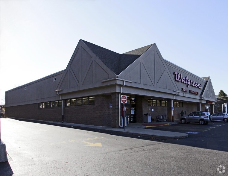 Primary Photo Of 418 Quincy Ave, Quincy Drugstore For Lease