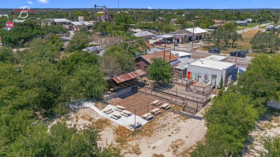 More Photos Of 23699-23737 W US Highway 290, Harper Storefront For Sale