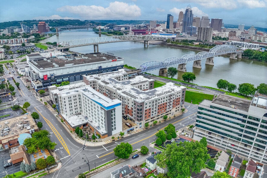 More Photos Of 100 Aqua Way, Newport Apartments For Lease