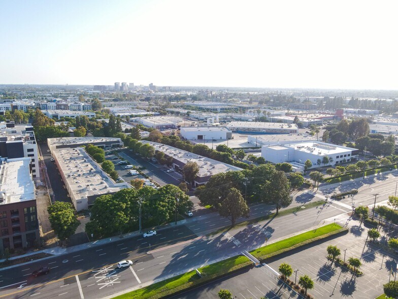 More Photos Of 1900 E Warner Ave, Santa Ana Light Manufacturing For Lease