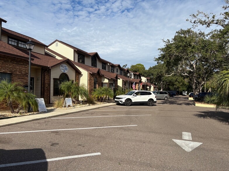 More Photos Of 6105 Memorial Hwy, Tampa Office For Lease