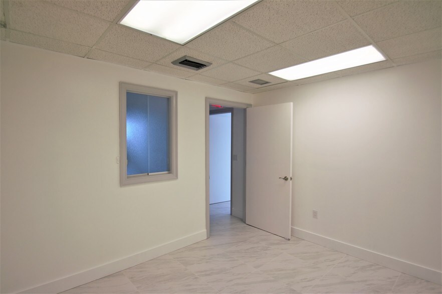 More Photos Of 2701 W Oakland Park Blvd, Oakland Park Office For Sale