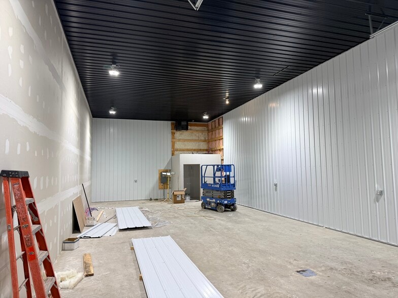 More Photos Of 1000 Enterprise Dr, Hastings Flex For Lease