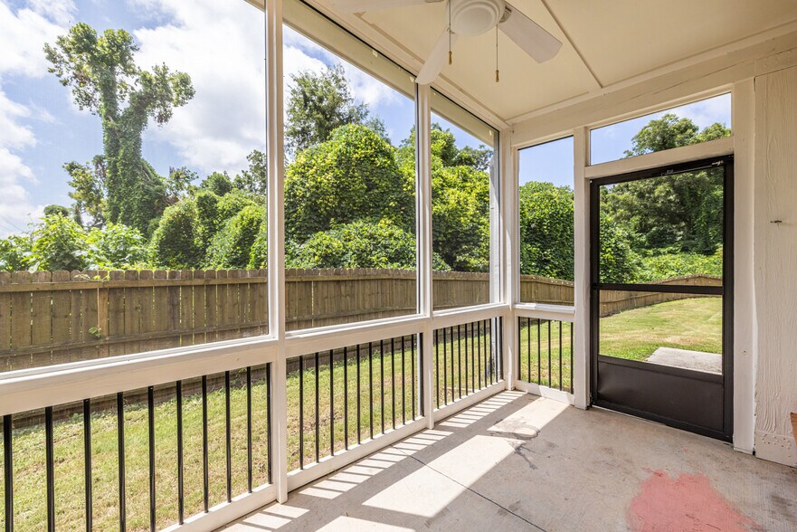 More Photos Of 1651 Pryor Rd SW, Atlanta Loft Creative Space For Sale