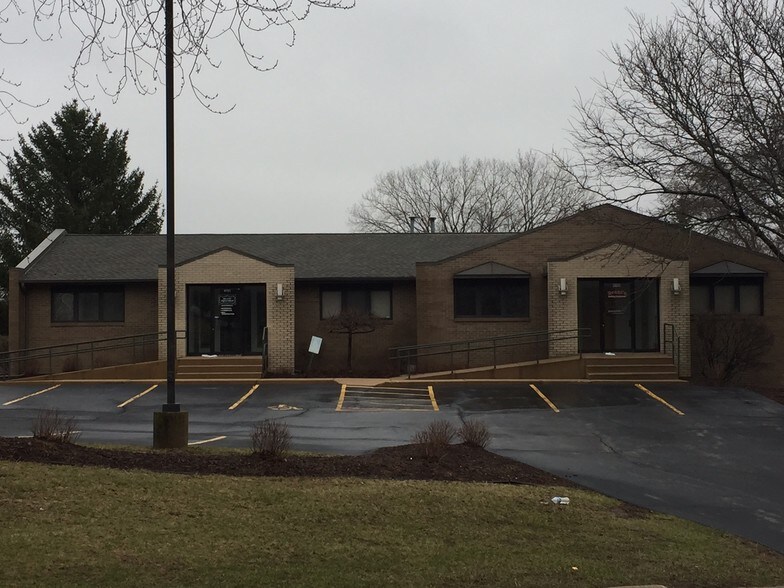 More Photos Of 4777 E State St, Rockford Medical For Sale