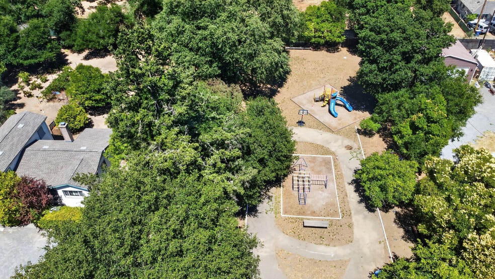 More Photos Of 530 N Cloverdale Blvd, Cloverdale Specialty For Sale