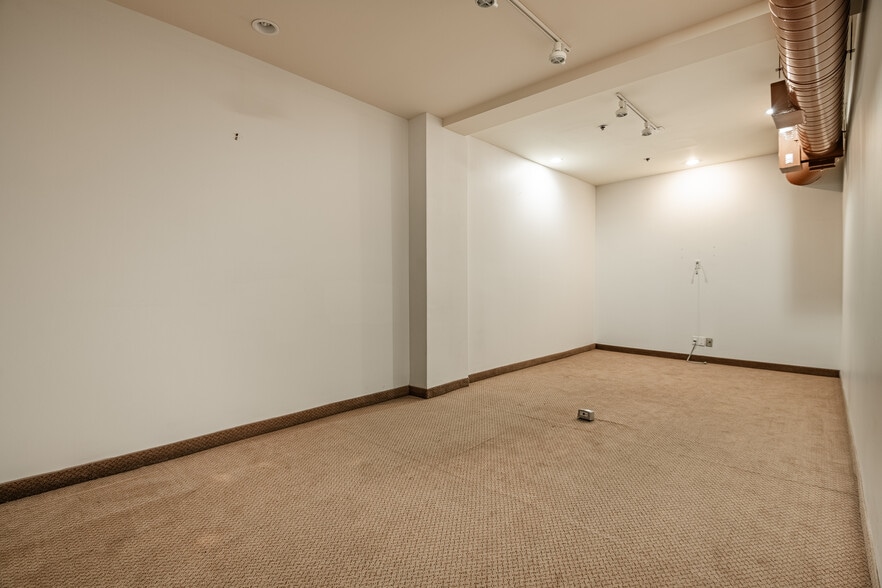 More Photos Of 261 Rue Saint-Jacques, Montréal Office For Lease