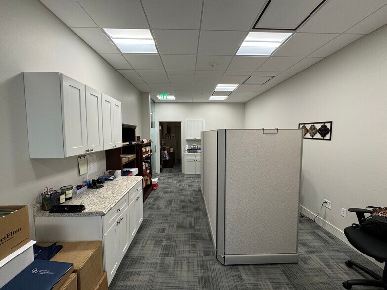 More Photos Of 999 Vanderbilt Beach Rd, Naples Office For Lease