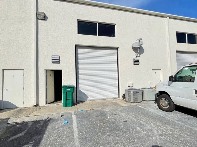 More Photos Of 1998 Trade Center Way, Naples Showroom For Lease