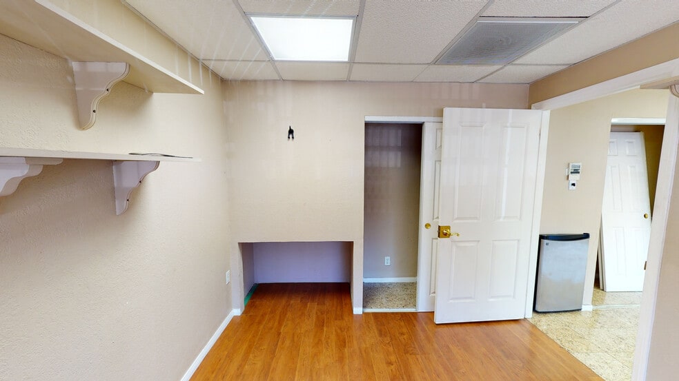 More Photos Of 23942-23945 Lyons Ave, Santa Clarita Storefront Retail Office For Lease