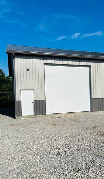 More Photos Of 4820 S Limit Ave, Sedalia Flex For Lease