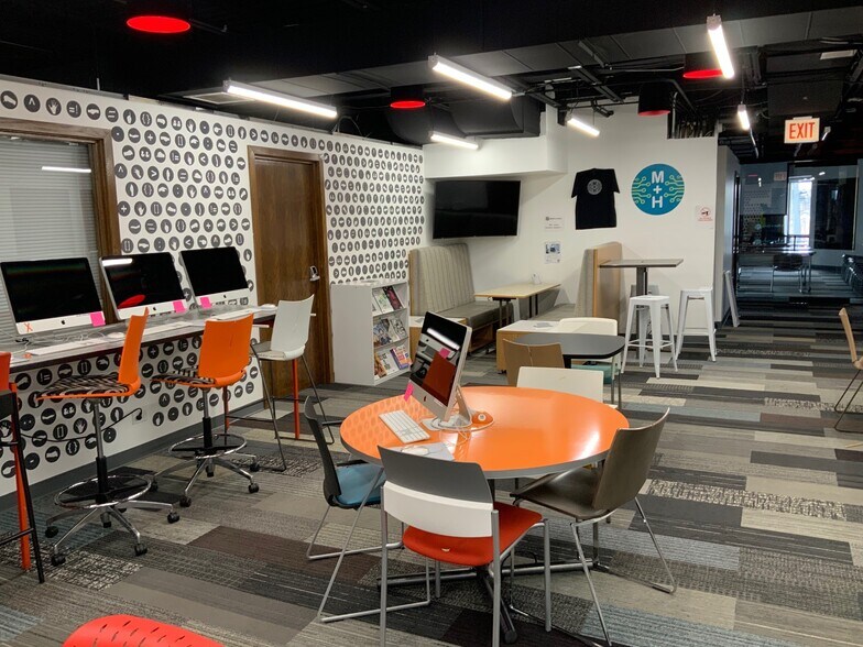 More Photos Of 5400 S Pulaski Rd, Chicago Office For Lease