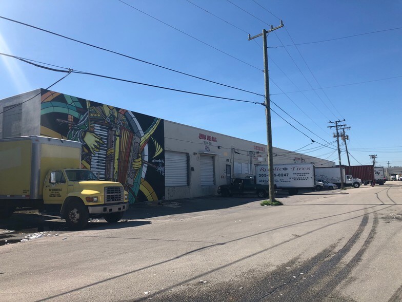 More Photos Of 1435-1495 E 11th Ave, Hialeah Warehouse For Lease