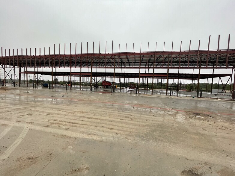 More Photos Of 15901 Ronald Reagan Blvd, Leander Showroom For Lease