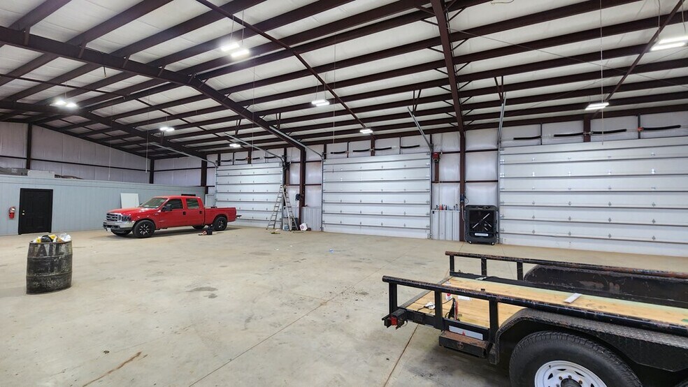 More Photos Of 1509 Lynn Ave, Lamesa Industrial For Sale