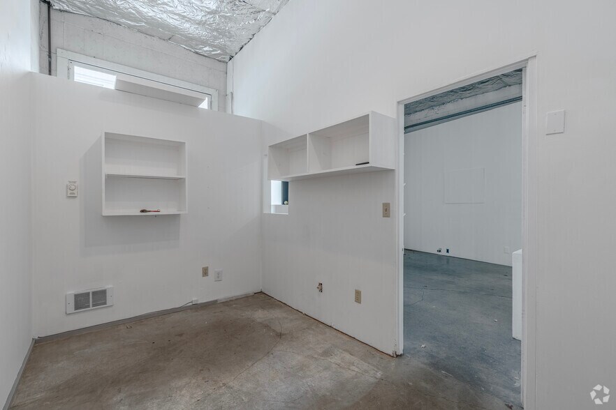 More Photos Of 410-420 NW 9th Ave, Portland Storefront For Sale