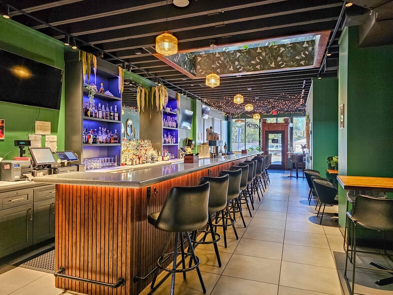 More Photos Of 3207 Leavenworth St, Omaha Bar For Sale