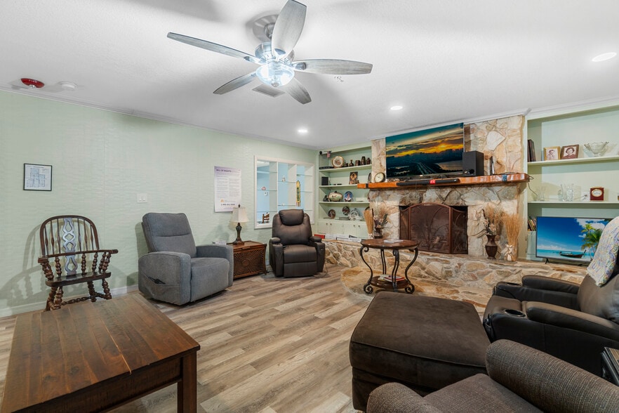 More Photos Of 207 W Wheeler Rd, Seffner Assisted Living For Sale