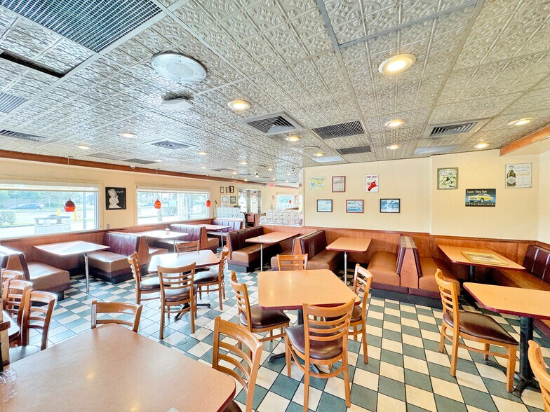 More Photos Of 8031 Summerlin Center Dr, Fort Myers Restaurant For Sale
