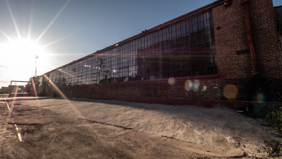 More Photos Of 6000 Avalon Blvd, Los Angeles Warehouse For Lease