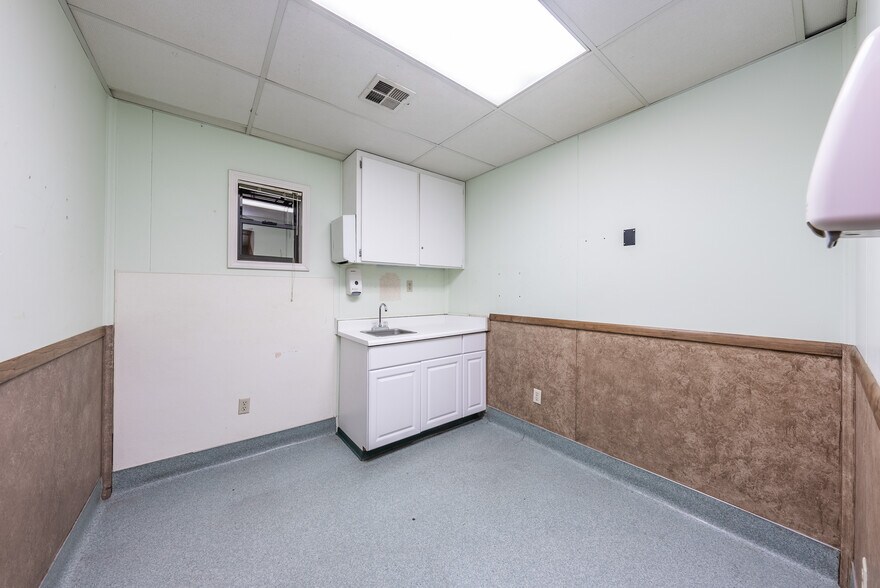 More Photos Of 927 O St, Firebaugh Healthcare For Sale