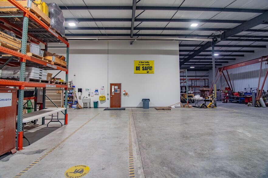 More Photos Of 371 Transpoint Dr, Dupo Warehouse For Lease