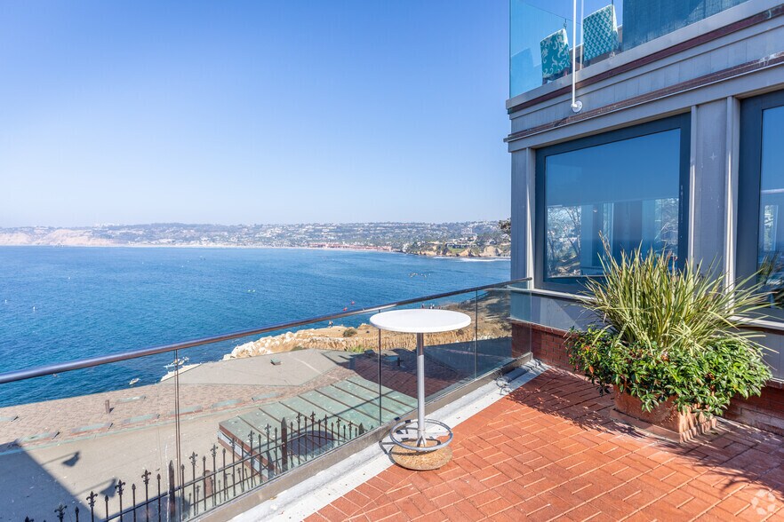 More Photos Of 1258-1274 Prospect St, La Jolla Storefront For Lease