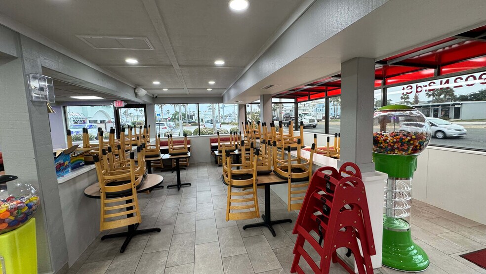 More Photos Of 902 3rd St N, Jacksonville Beach Fast Food For Sale