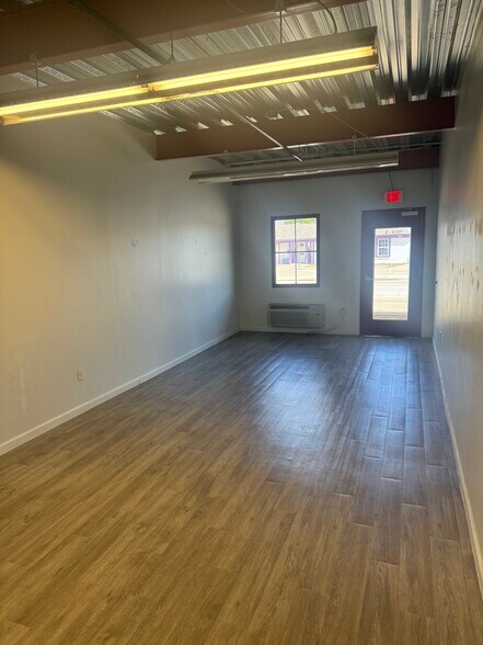 More Photos Of 7410 Boulevard 26, Richland Hills Self Storage For Lease
