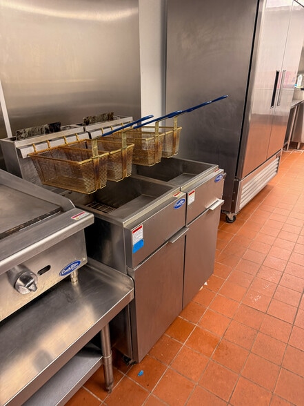 More Photos Of 1521 E Nob Hill Blvd, Yakima General Retail For Lease