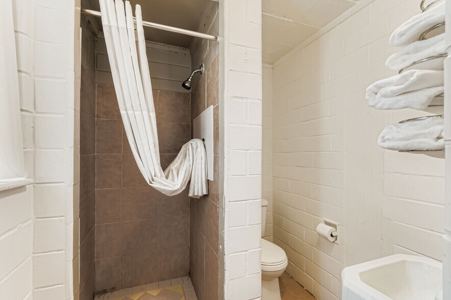 More Photos Of 9600 W Colfax Ave, Lakewood Hotel For Sale