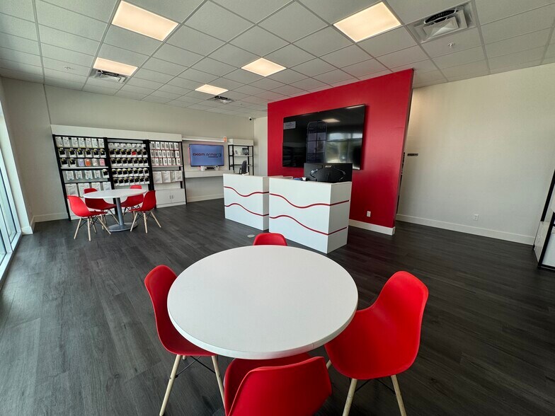 More Photos Of 122 Chiquita S Blvd, Cape Coral Freestanding For Lease