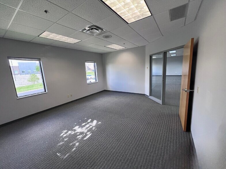 More Photos Of 422-434 Alexandersville Rd, Miamisburg Light Distribution For Lease