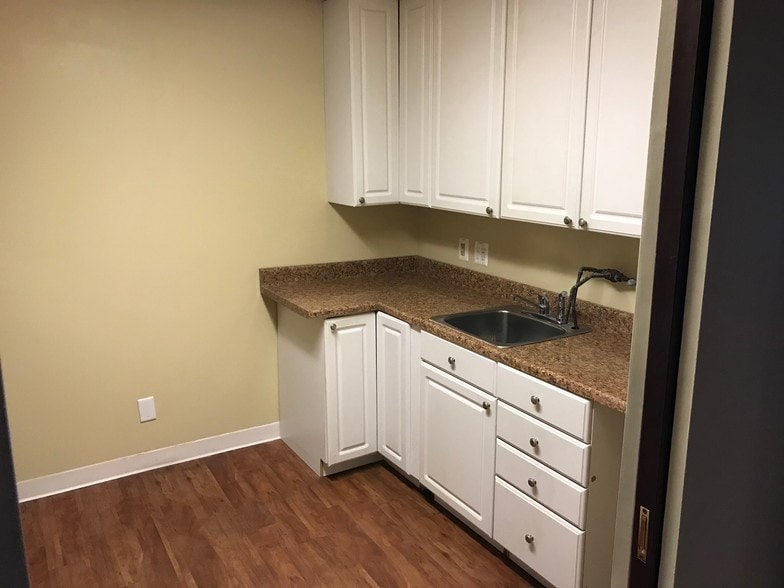 More Photos Of 7915 Malcolm Rd, Clinton Unknown For Lease