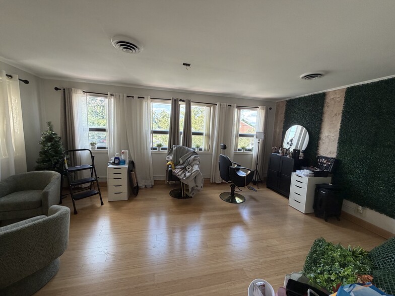 More Photos Of 93 Market Sq, Newington Office For Sale
