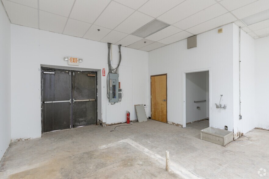 More Photos Of 4855 West Chester Pike, Newtown Square Unknown For Lease