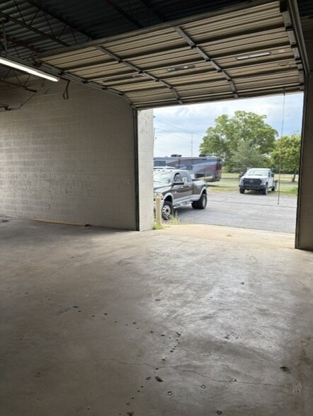 More Photos Of 3920 Classen Blvd, Norman Industrial For Lease