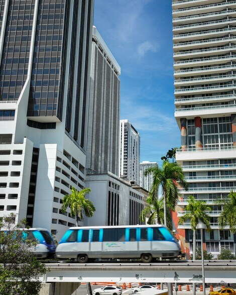 More Photos Of 1 SE 3rd Ave, Miami Office For Lease