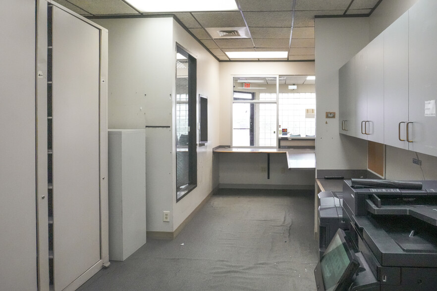 More Photos Of 11559 Leopard St, Corpus Christi Medical For Lease